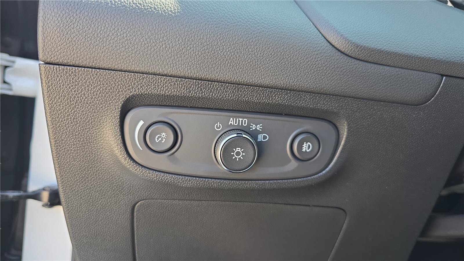 Used 2023 Buick Encore GX Select w/ Sport Touring Package AWD/4WD image 26