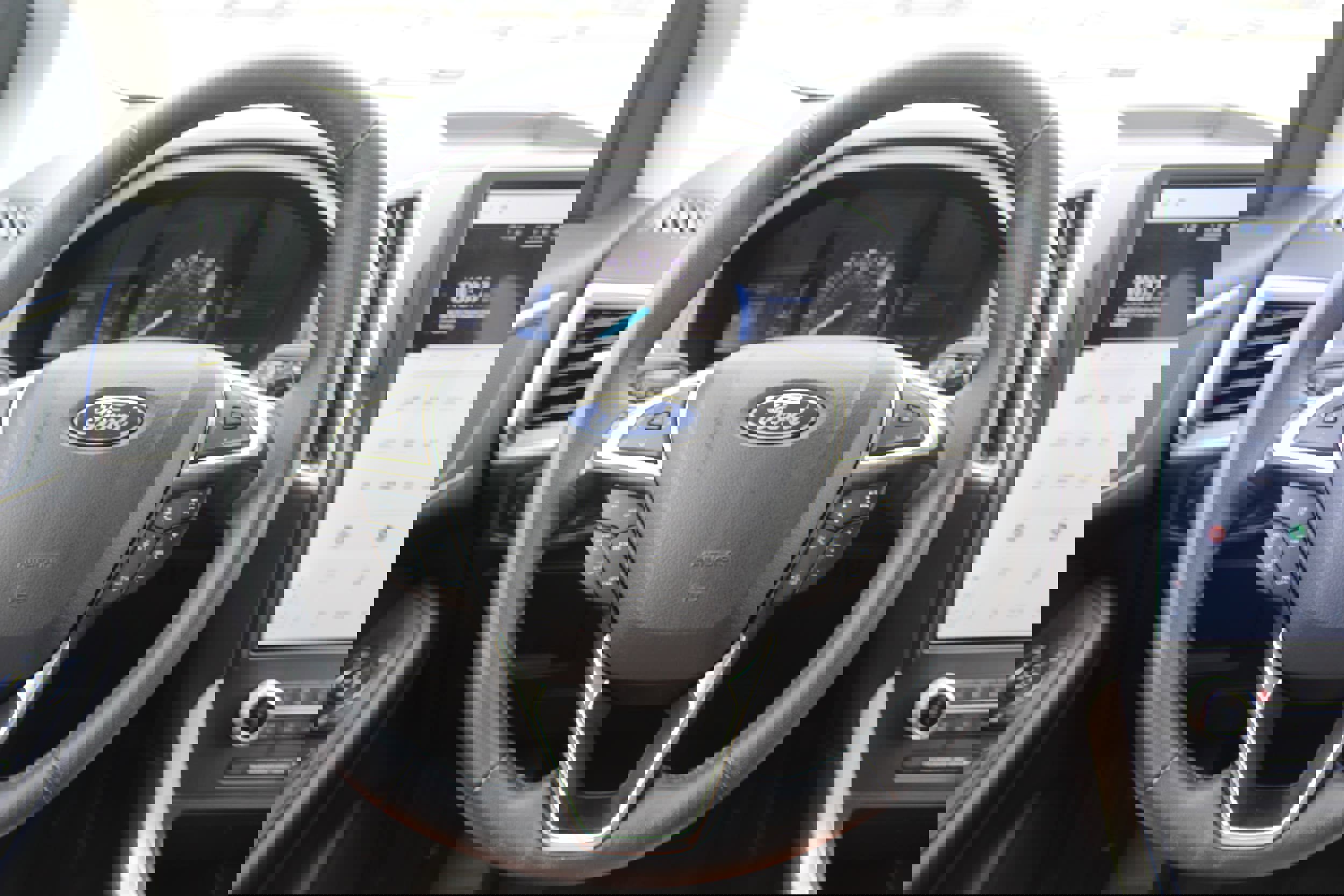 Used 2024 Ford Edge SEL image 9