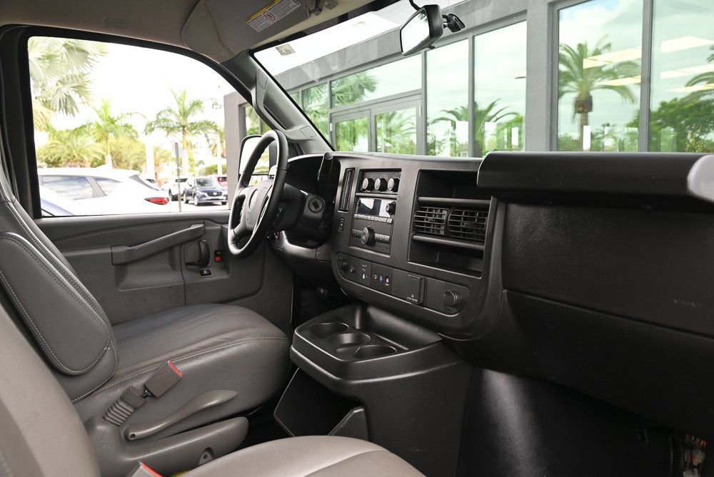 Used 2022 GMC Savana 3500 Extended w/ Driver Convenience Package image 18