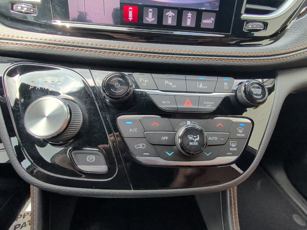 Used 2021 Chrysler Pacifica Pinnacle FWD image 25