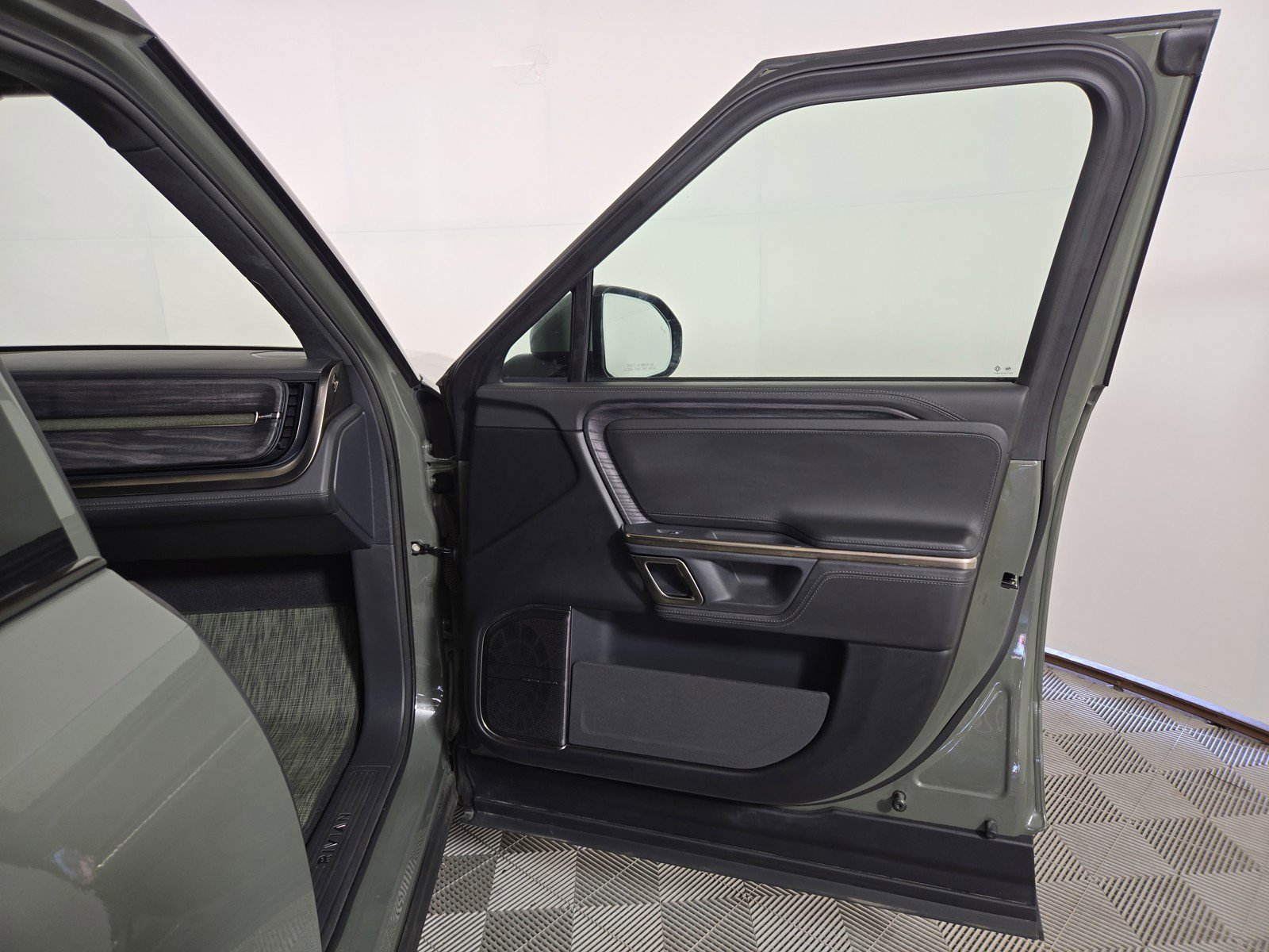 Used 2022 Rivian R1T Launch Edition image 18