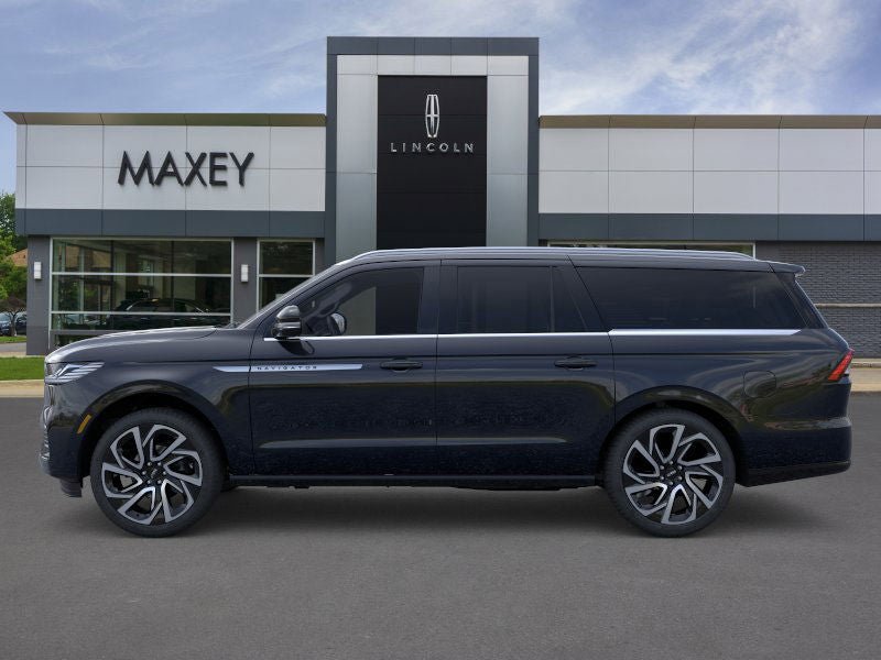New 2026 Lincoln Navigator L Reserve AWD/4WD image 3