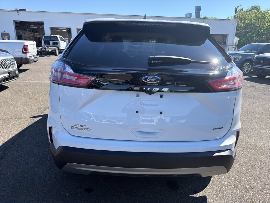 Used 2024 Ford Edge SEL w/ Convenience Package AWD/4WD image 2