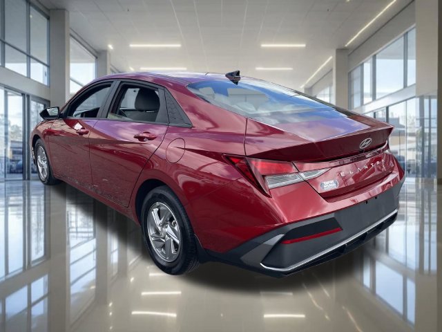 Certified 2024 Hyundai Elantra SE FWD image 6