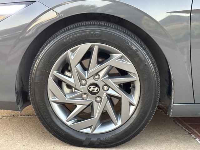 Used 2024 Hyundai Elantra SEL FWD image 18
