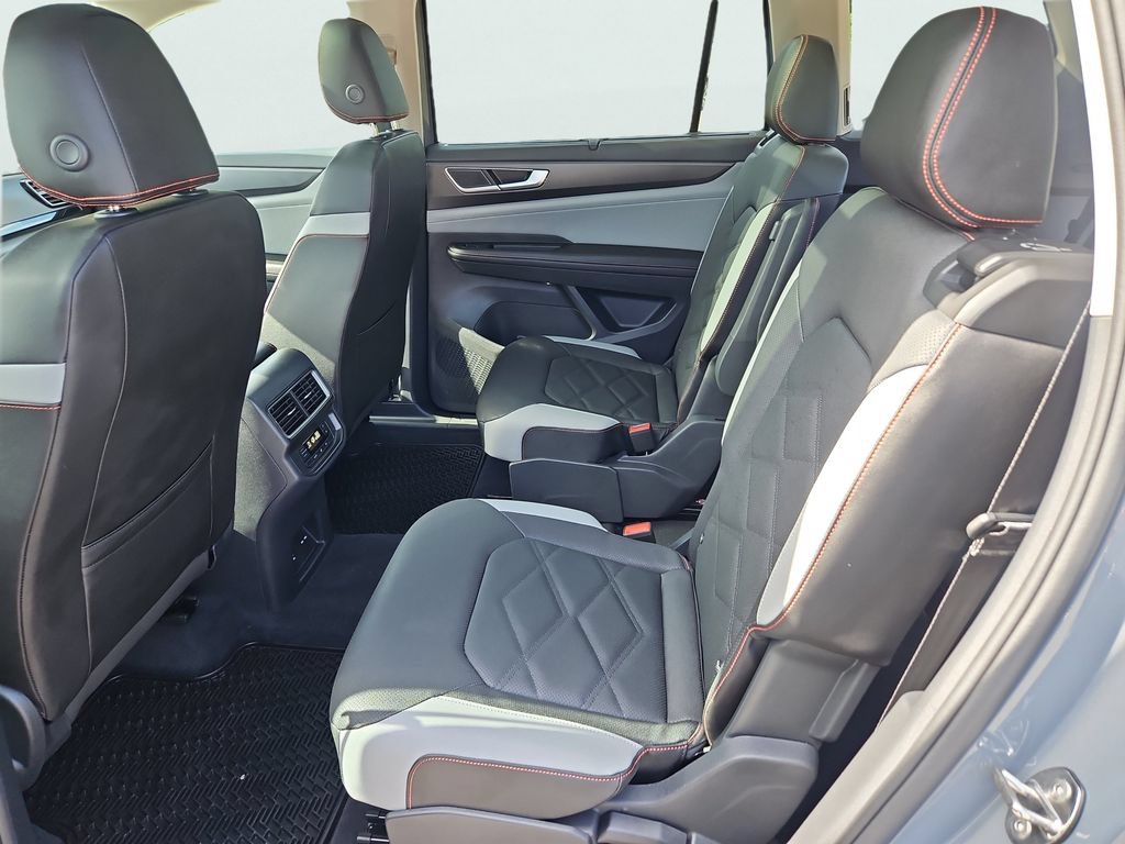 Used 2026 Volkswagen Atlas Peak Edition AWD/4WD image 35
