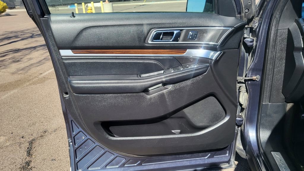 Used 2017 Ford Explorer Limited w/ Equipment Group 301A image 28