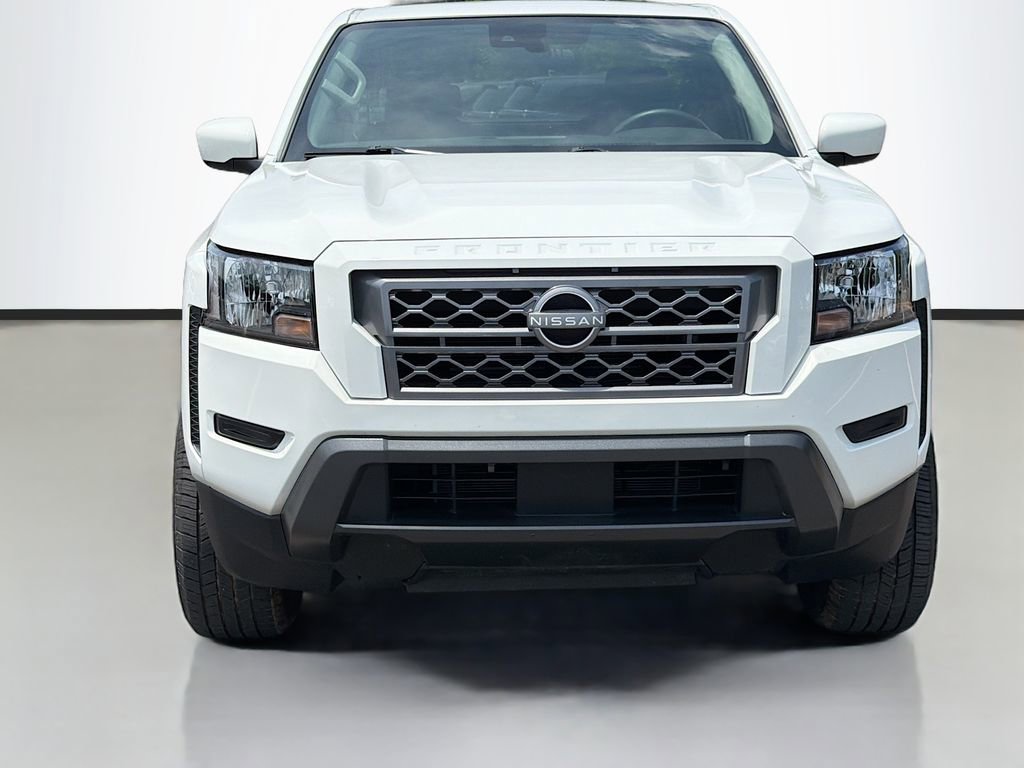Used 2024 Nissan Frontier SV RWD image 3