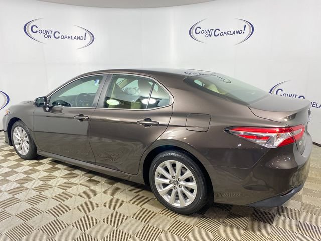 Used 2018 Toyota Camry LE w/ Convenience Package FWD image 4
