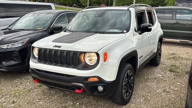 Used 2023 Jeep Renegade Trailhawk w/ Sun/Sound Group AWD/4WD image 2