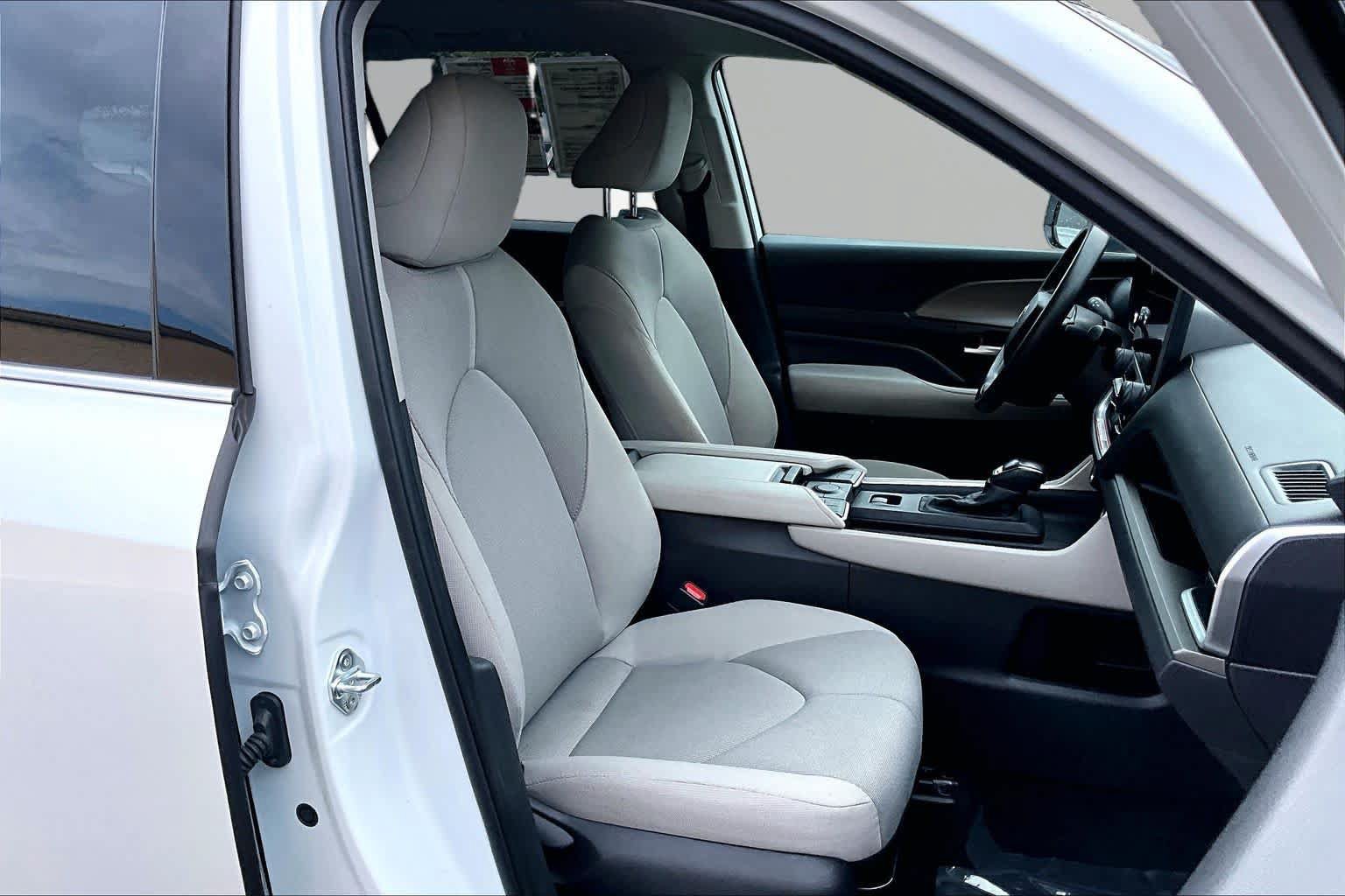 Certified 2025 Toyota Grand Highlander FWD image 9