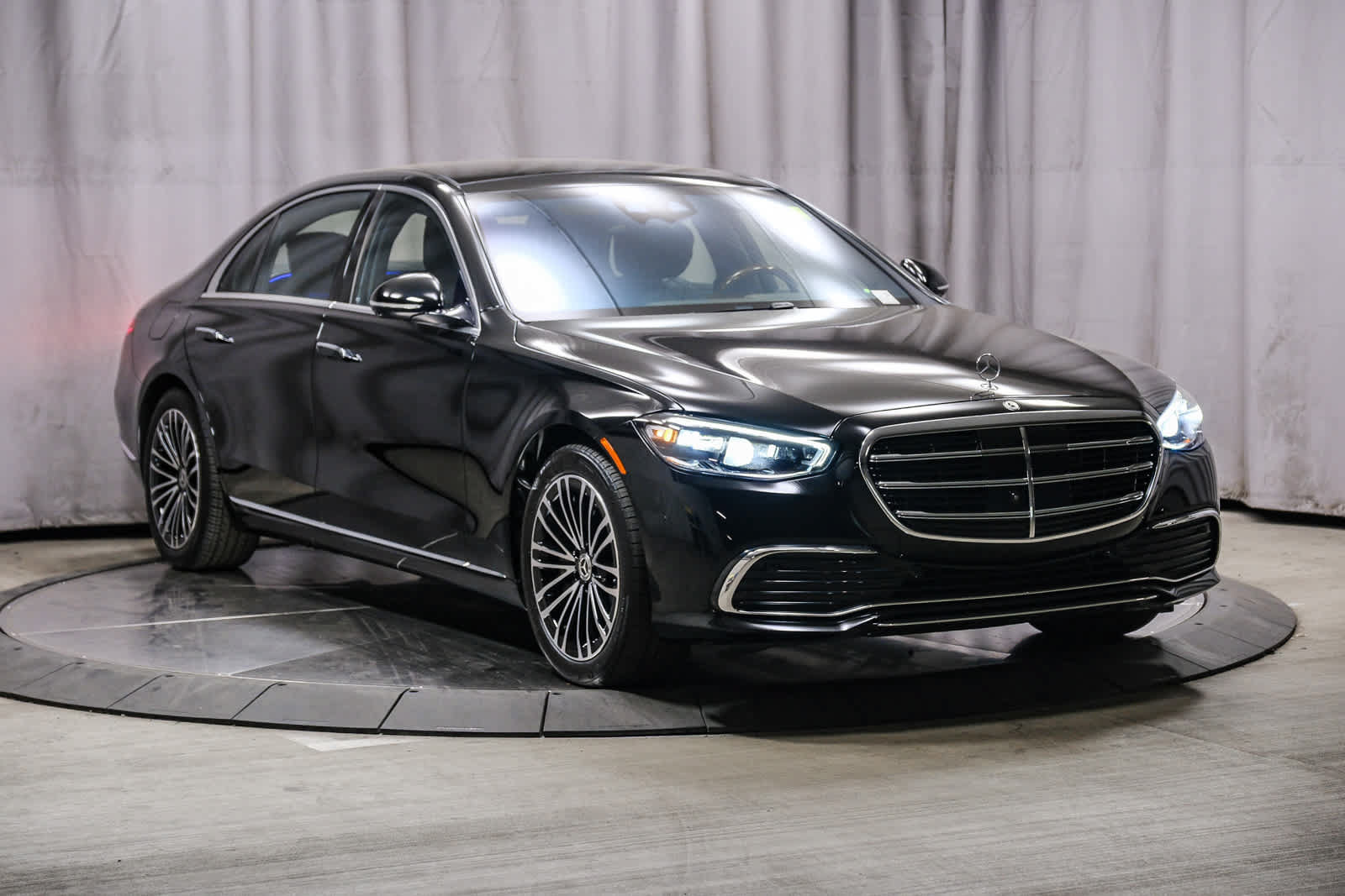 Used 2024 Mercedes-Benz S 580e 4MATIC Sedan image 5