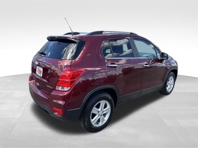 Used 2017 Chevrolet Trax LT w/ LT Convenience Package FWD image 4