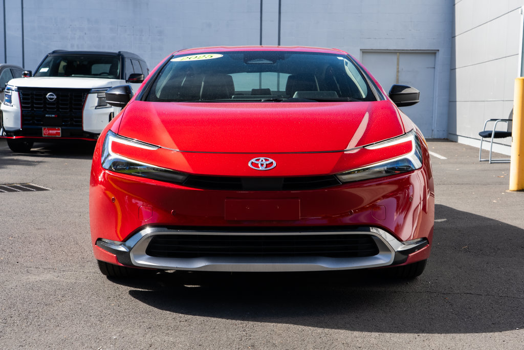 Used 2025 Toyota Prius Plug-In Hybrid FWD image 2