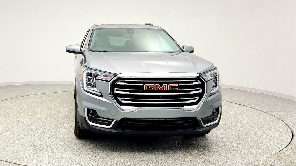Used 2023 GMC Terrain SLT w/ Tech Package image 2