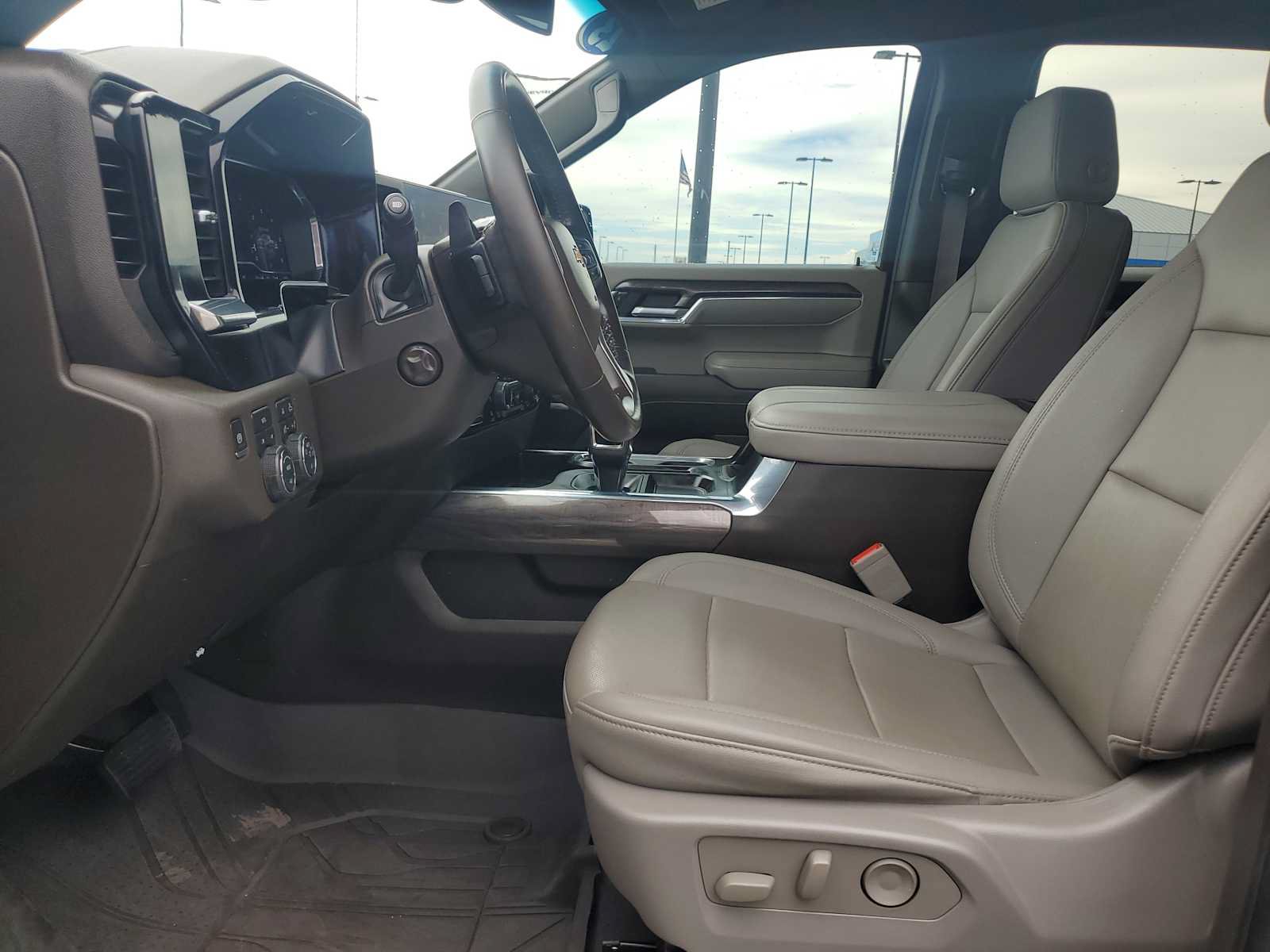 Used 2023 Chevrolet Silverado 1500 LTZ w/ LTZ Convenience Package II AWD/4WD image 20