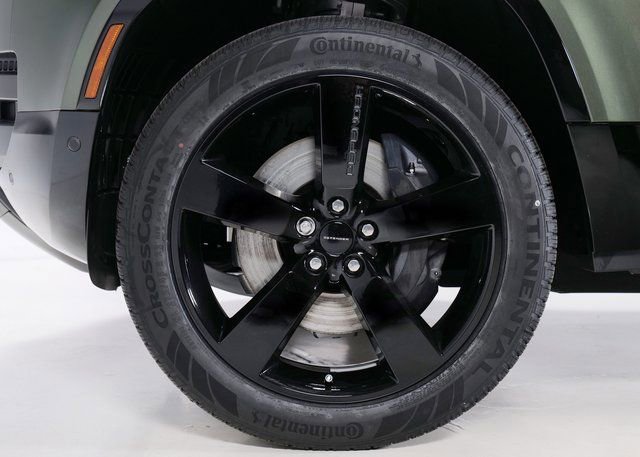 New 2026 Land Rover Defender 130 X-Dynamic SE image 9