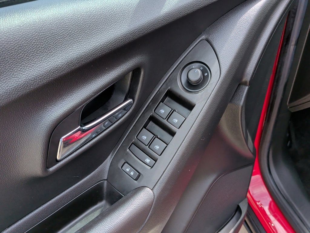 Used 2020 Chevrolet Trax LT FWD image 11