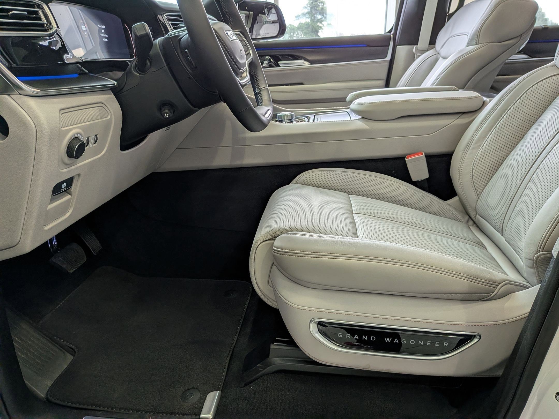 New 2026 Jeep Grand Wagoneer Summit w/ Premium Group III image 12