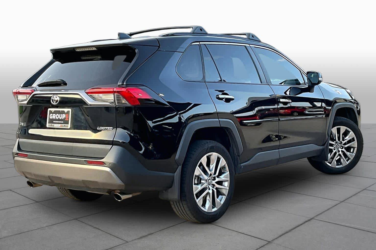 Used 2019 Toyota RAV4 Limited w/ Cold Weather Package FWD image 13