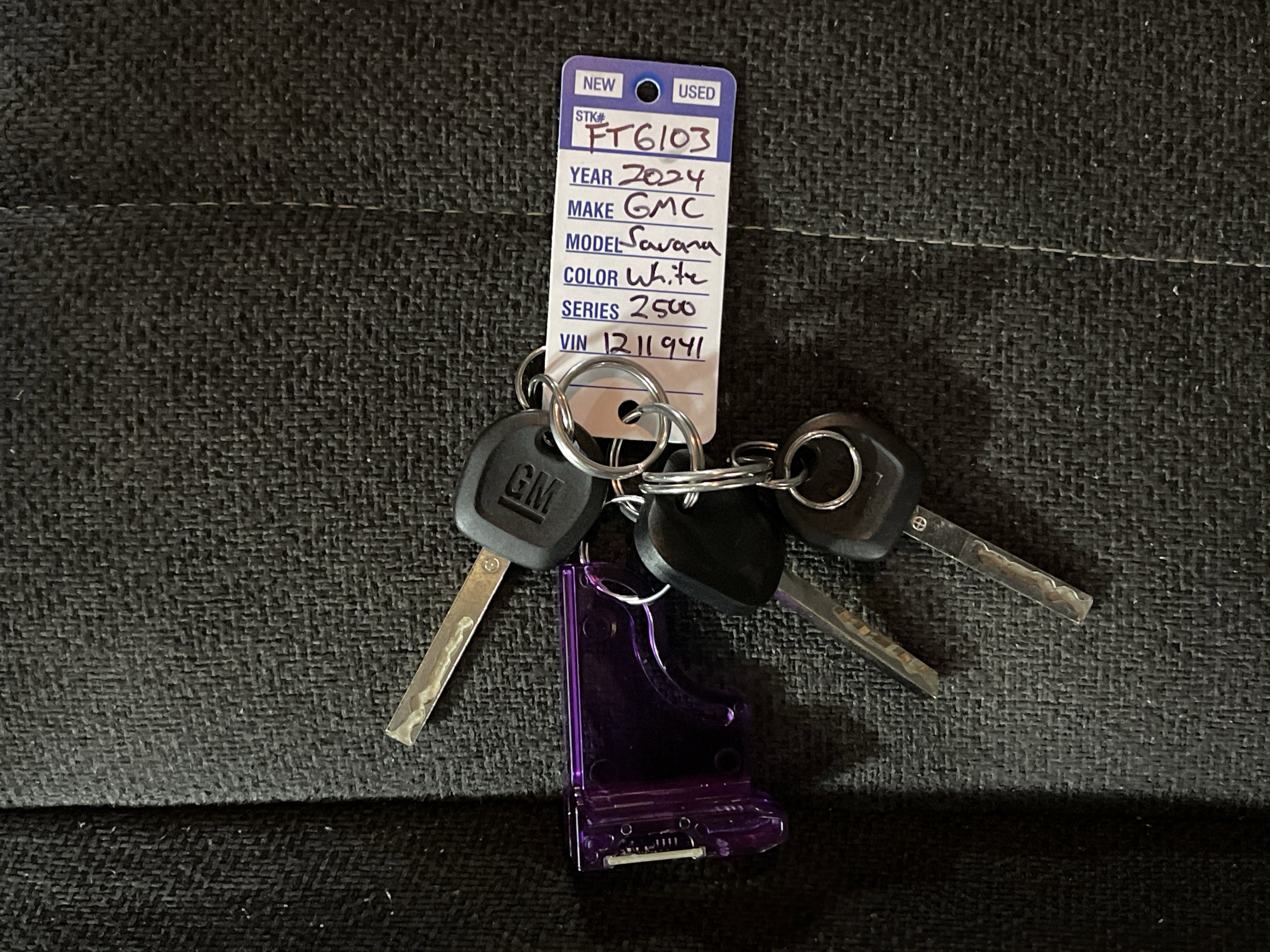 Used 2024 GMC Savana 2500 w/ Driver Convenience Package image 22