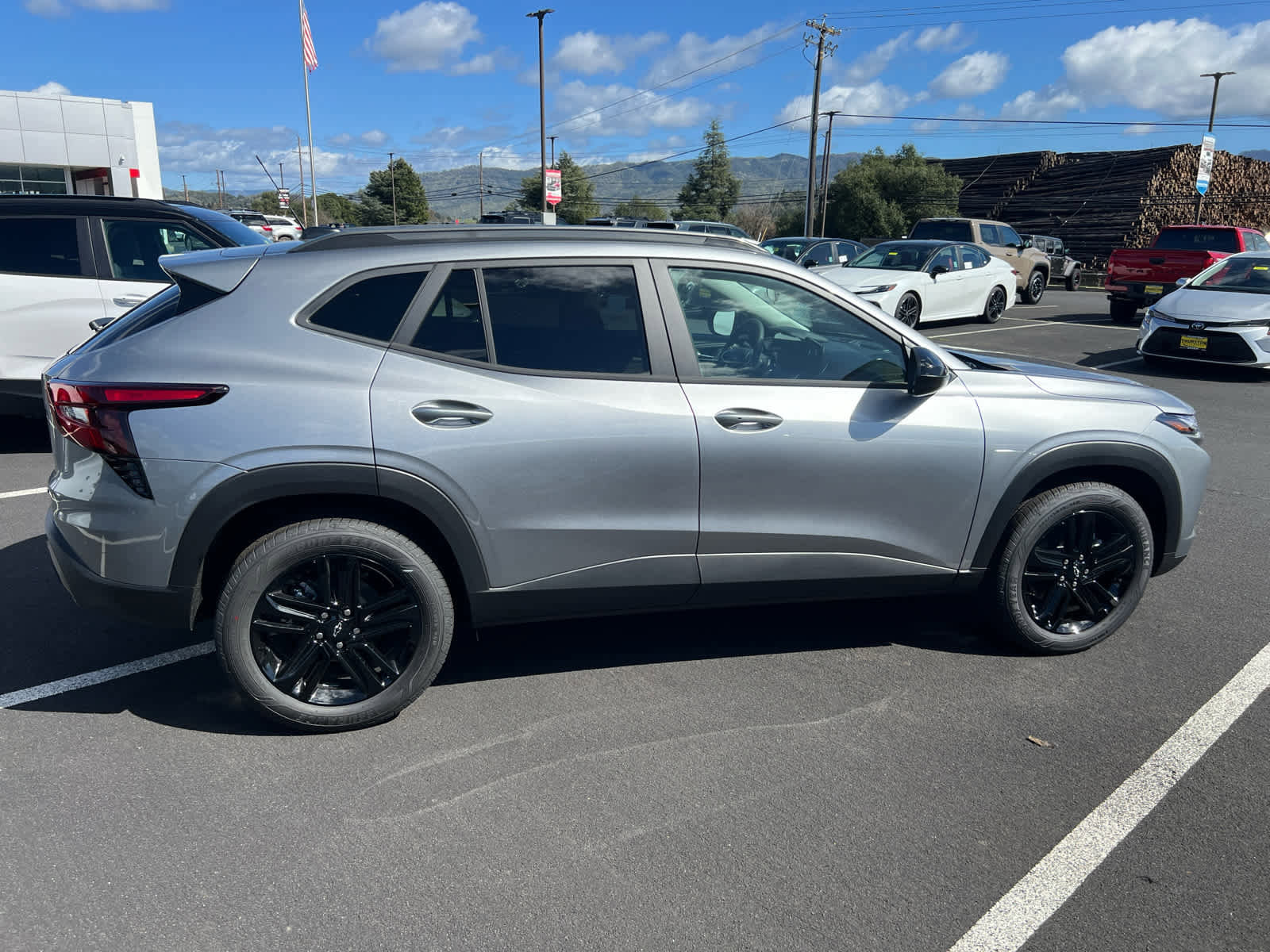 New 2026 Chevrolet Trax ACTIV w/ Sunroof Package FWD image 5