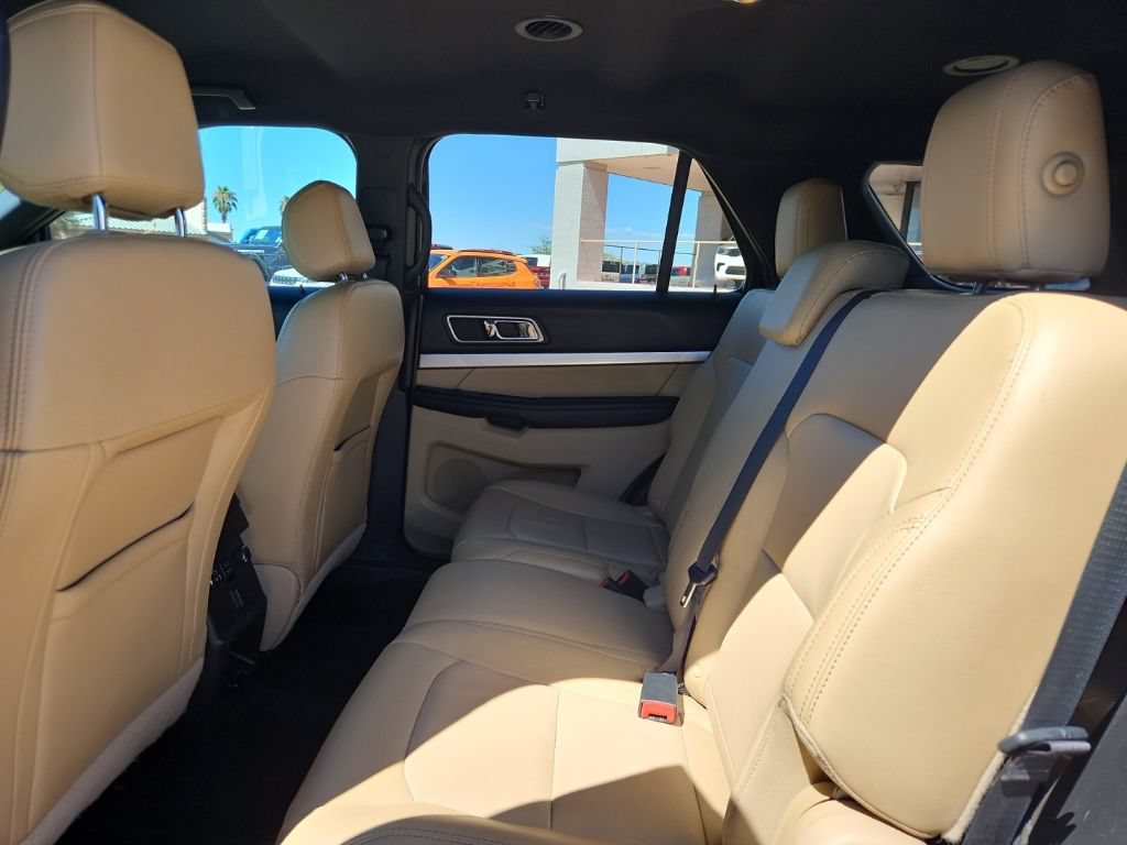 Used 2017 Ford Explorer XLT w/ Equipment Group 202A FWD image 21