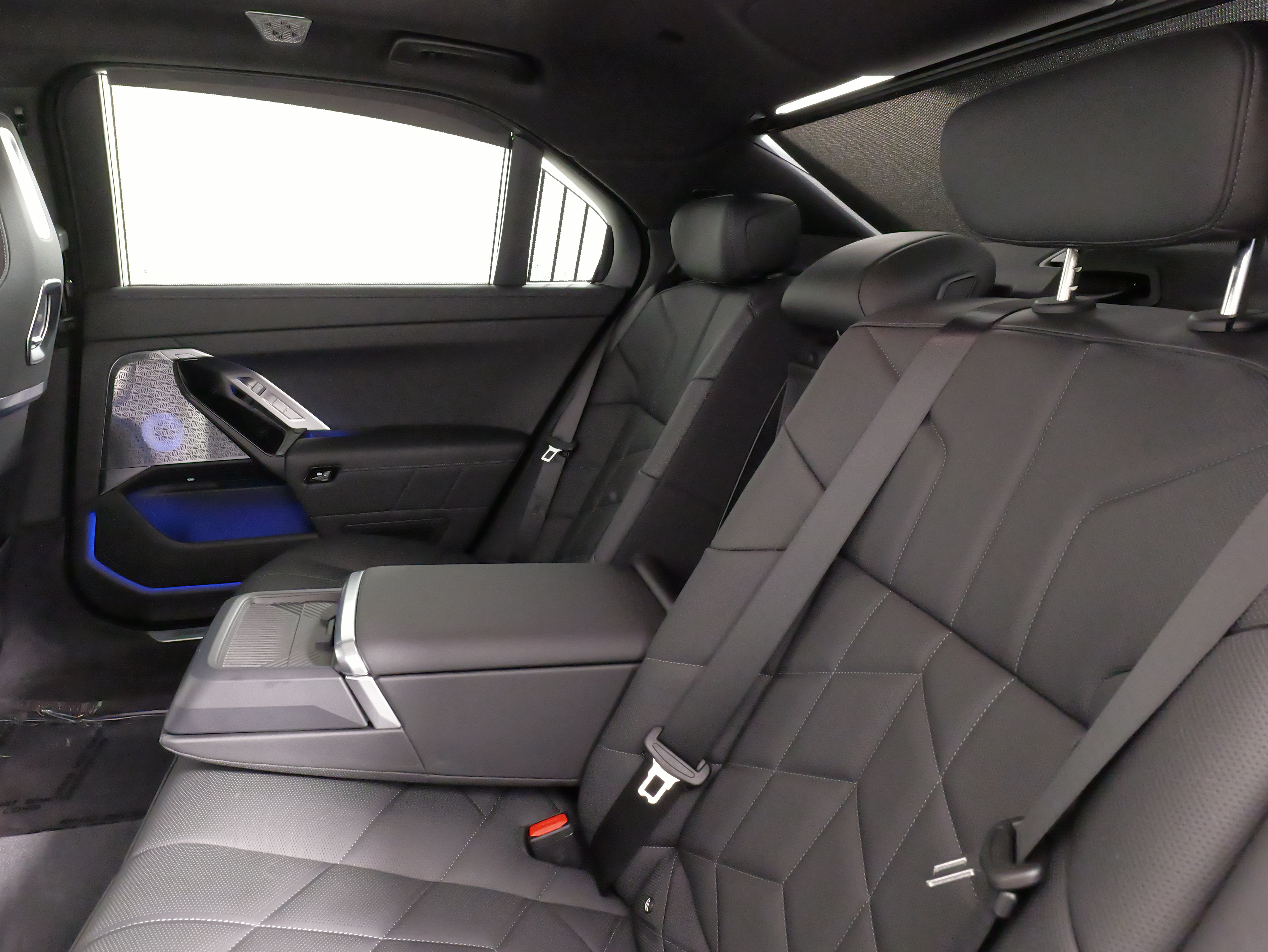 Used 2025 BMW 740i xDrive w/ Executive Package AWD/4WD image 43