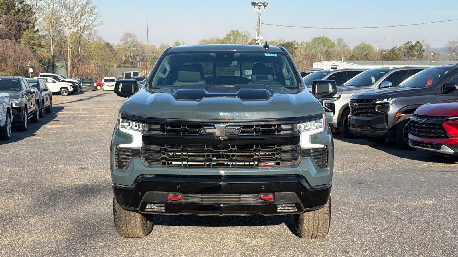 Used 2026 Chevrolet Silverado 1500 LT Trail Boss w/ LT Trail Boss Premium Package AWD/4WD image 2