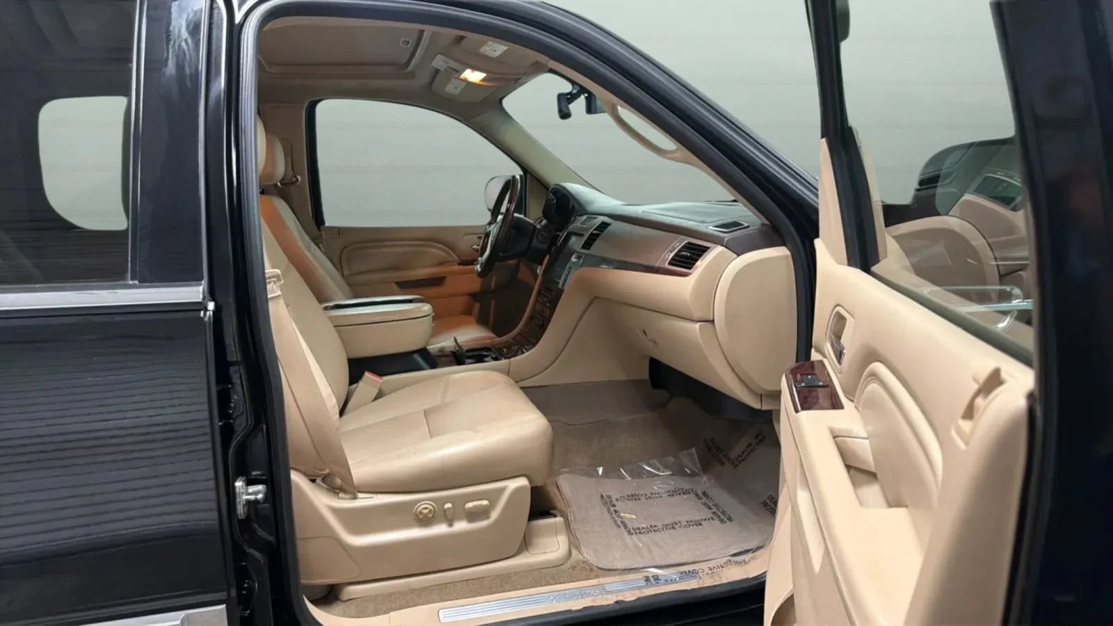 Used 2013 Cadillac Escalade ESV Luxury AWD/4WD image 21