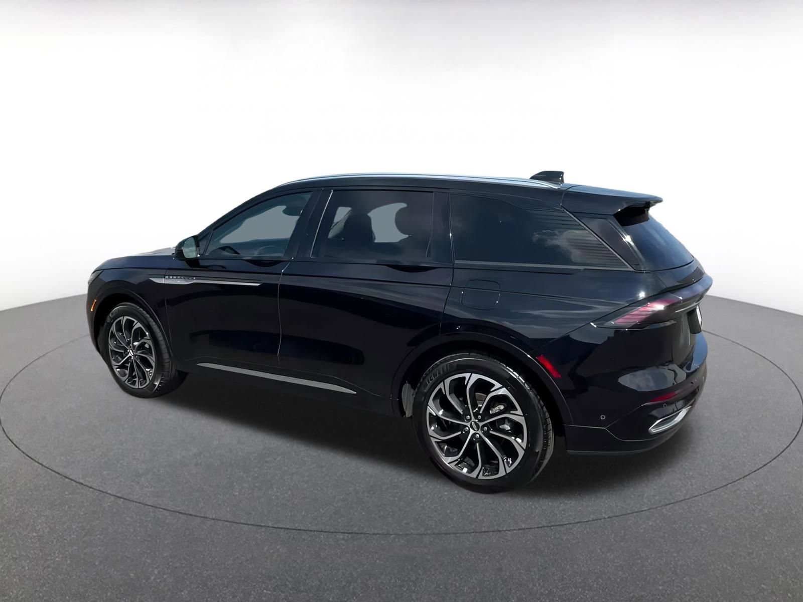 Used 2024 Lincoln Nautilus Reserve image 10