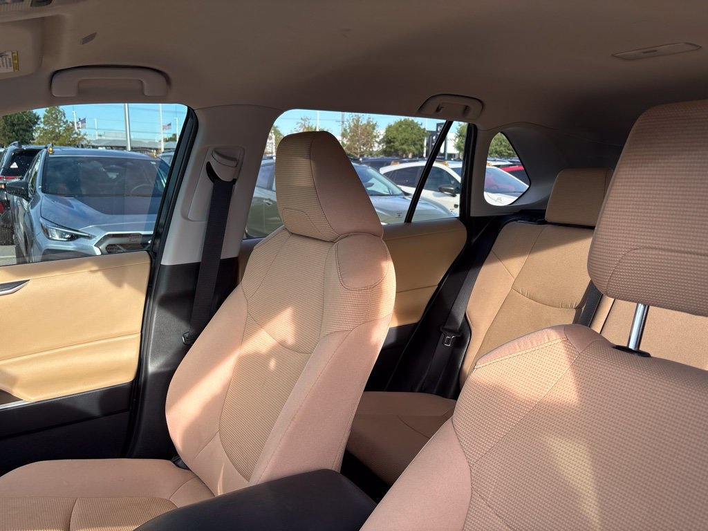 Used 2025 Toyota RAV4 LE AWD/4WD image 5