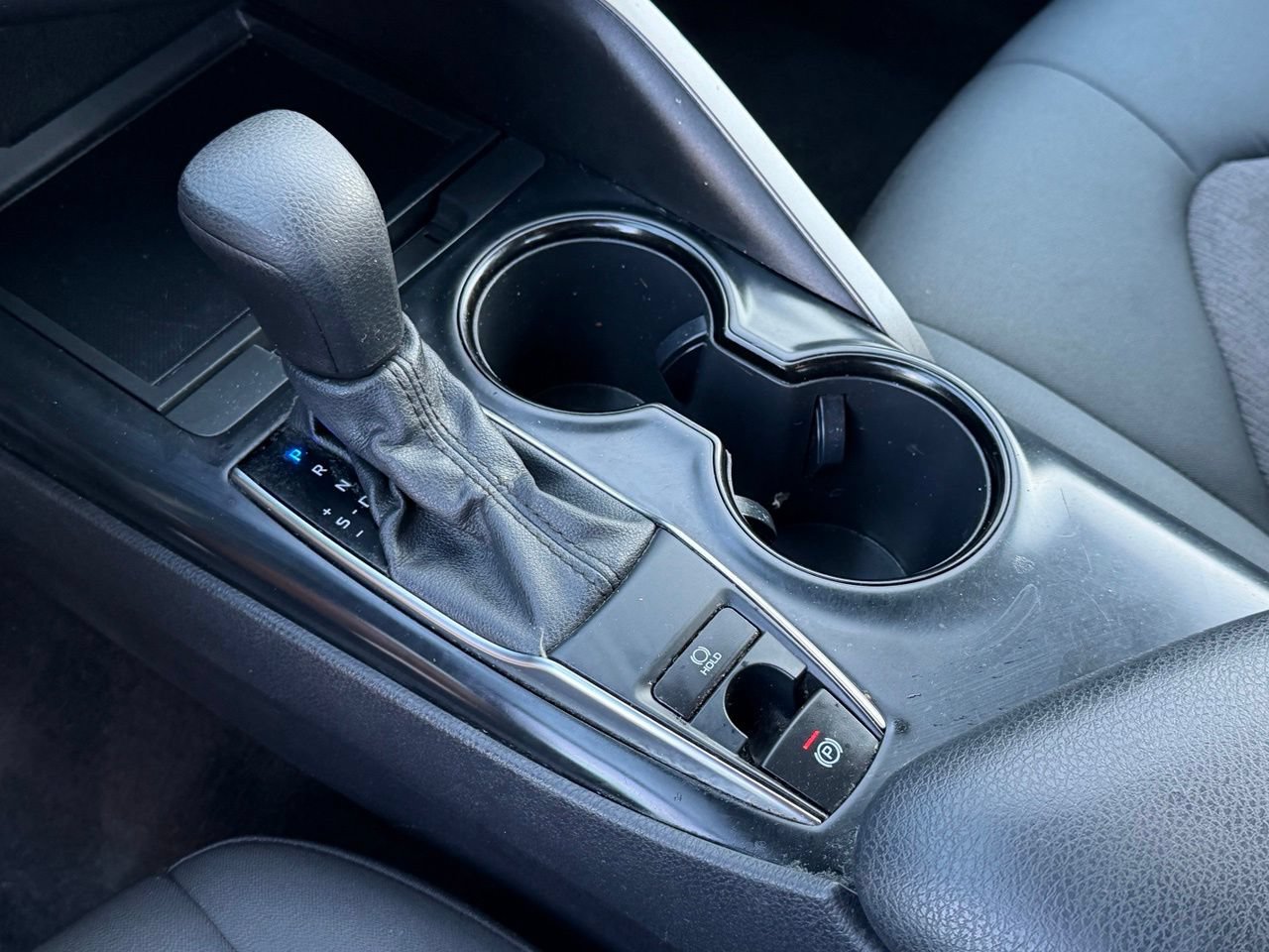 Used 2020 Toyota Camry LE AWD/4WD image 19