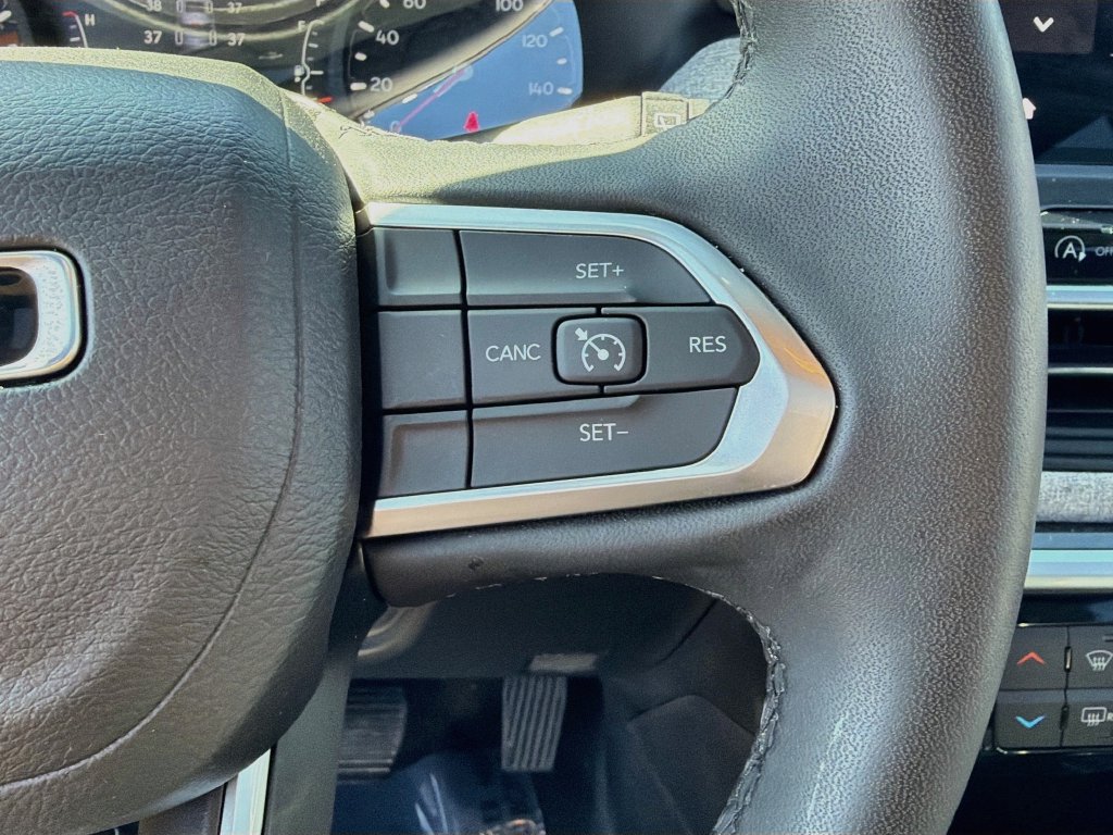 Used 2023 Jeep Compass Latitude w/ Sun and Sound Group AWD/4WD image 13