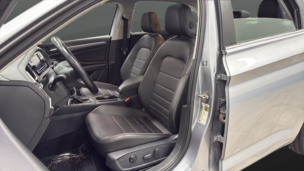 Certified 2024 Volkswagen Jetta SE FWD image 9