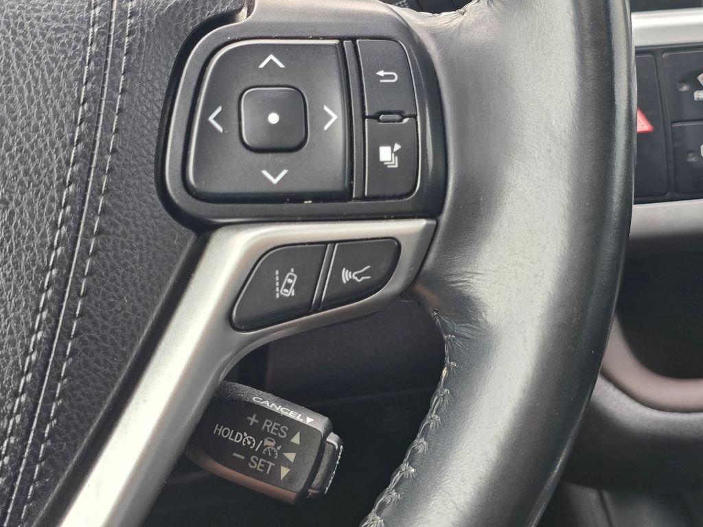 Used 2019 Toyota Highlander XLE FWD image 31