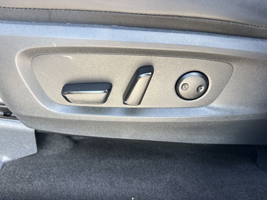 Used 2025 Nissan Pathfinder Platinum w/ Cargo Package FWD image 10