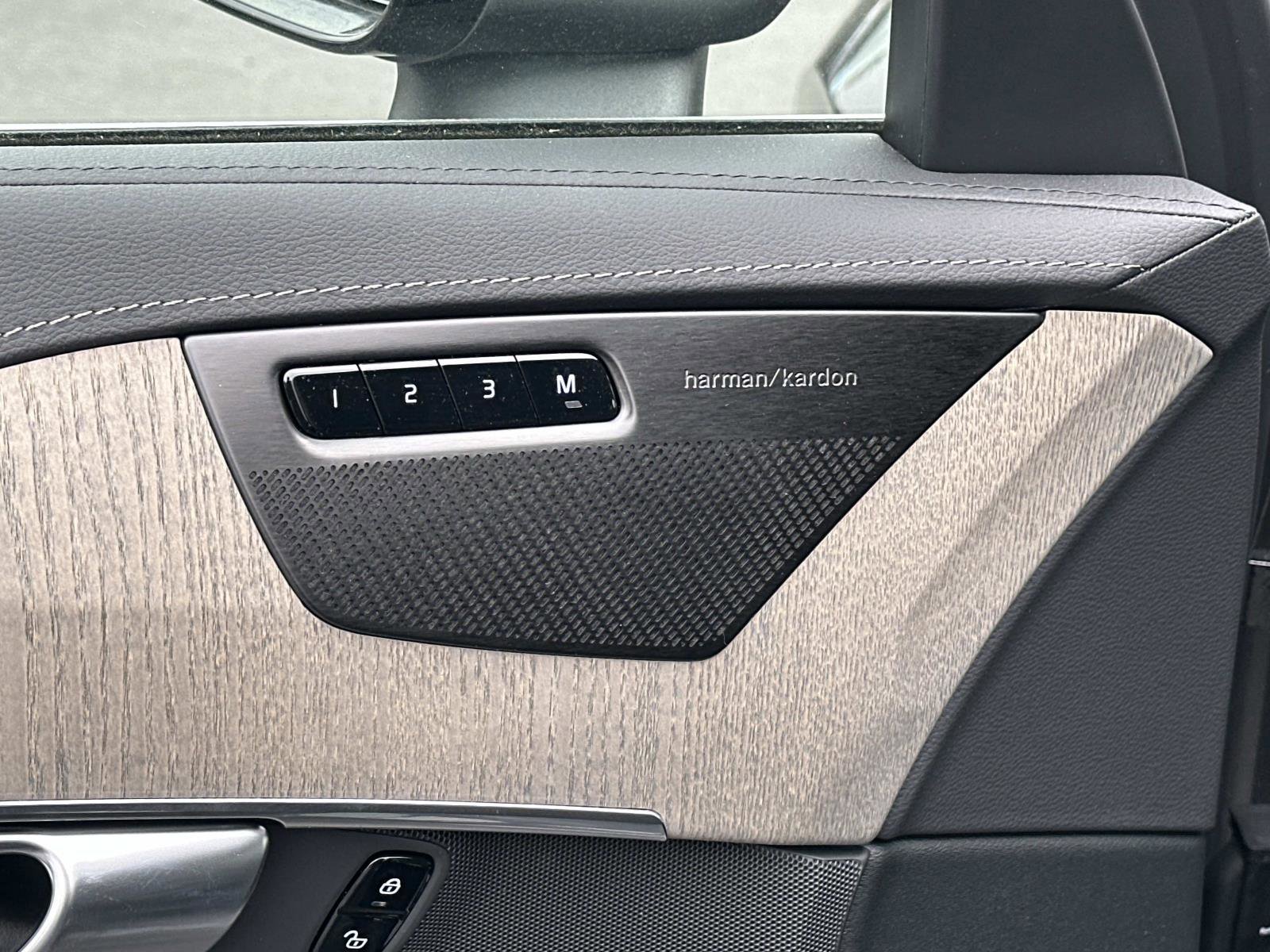 Certified 2024 Volvo XC90 B6 Ultimate w/ Lounge Package image 16