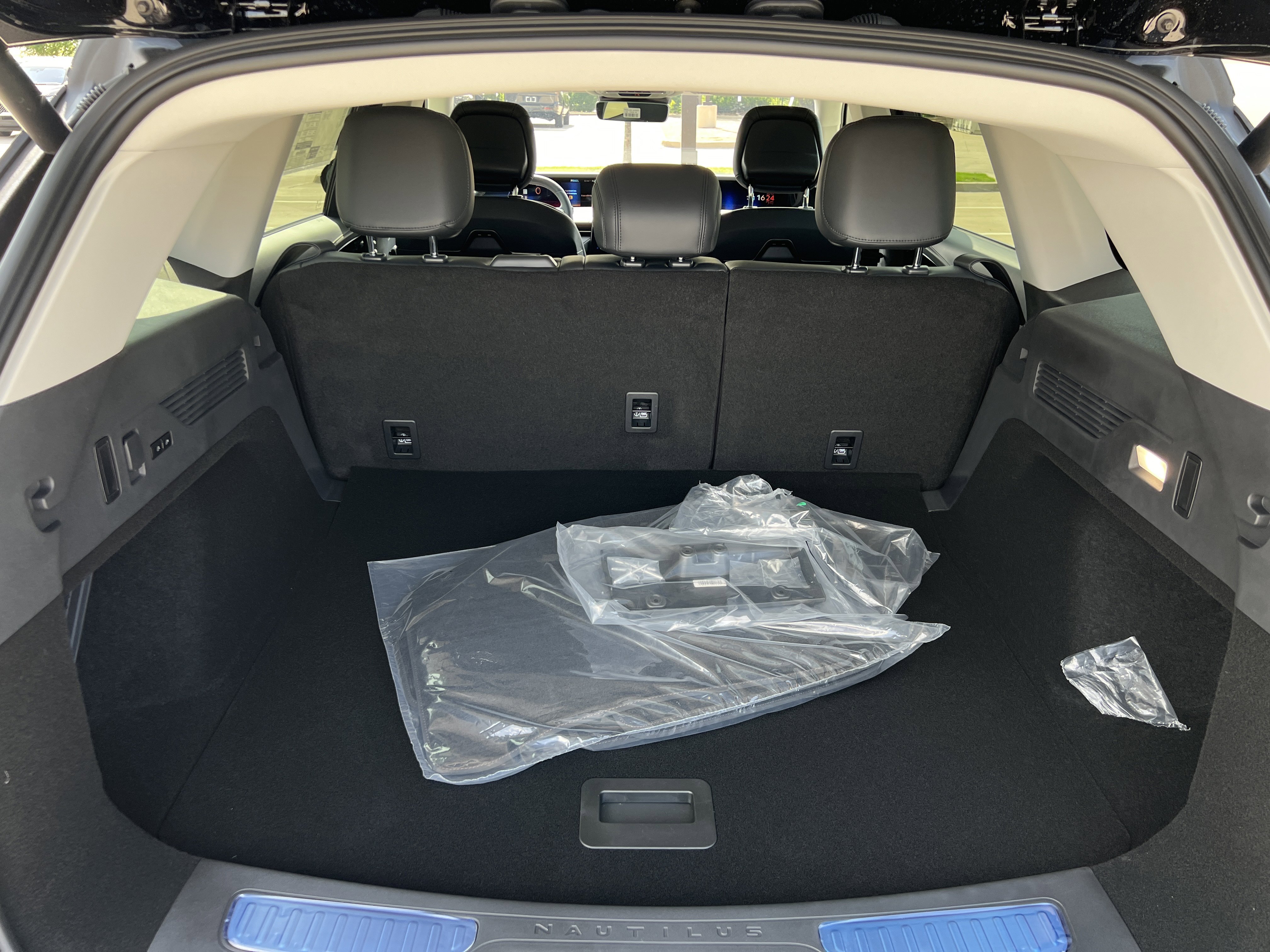 New 2026 Lincoln Nautilus Premier w/ Equipment Group 102A AWD/4WD image 33