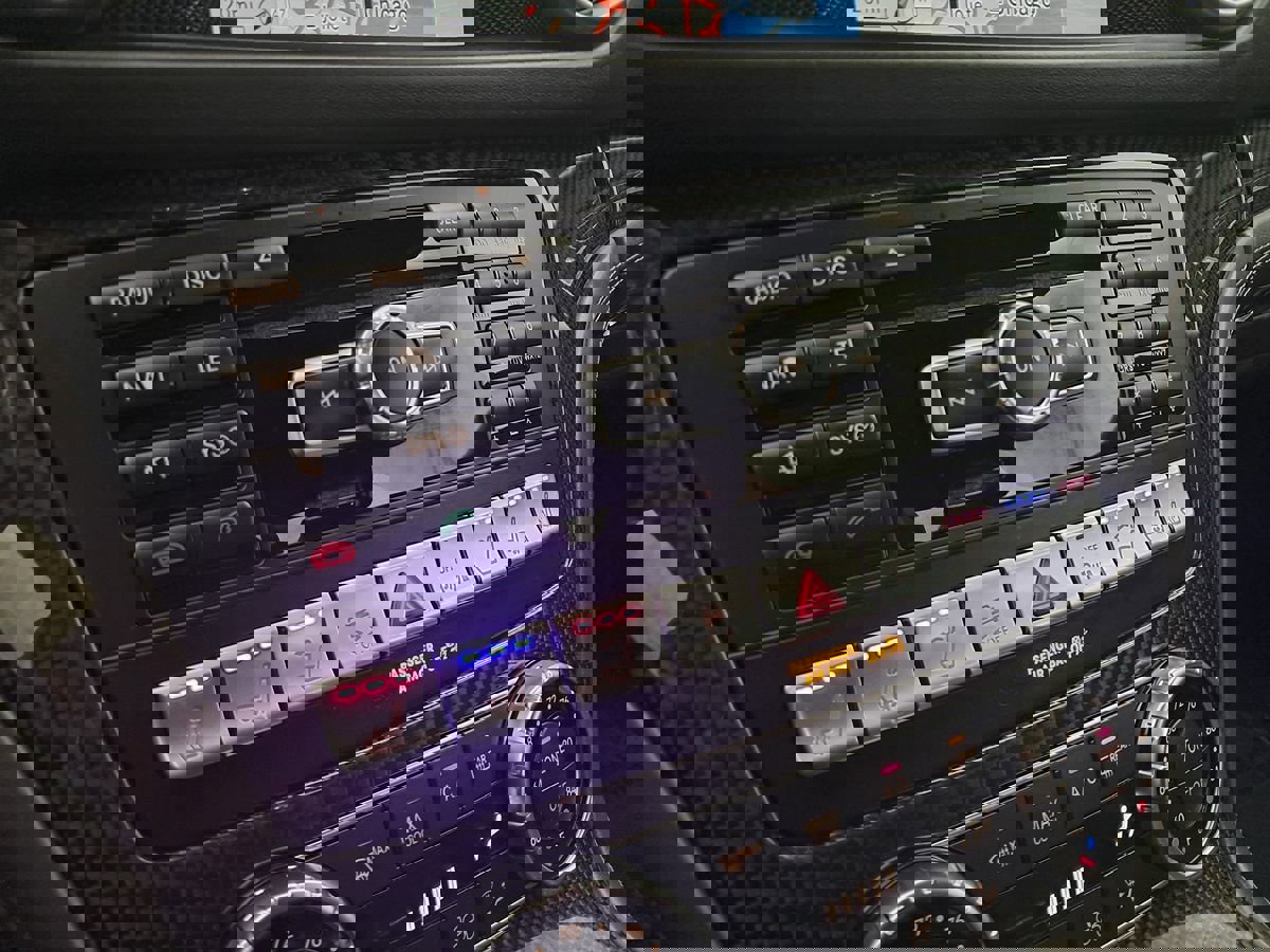 Used 2016 Mercedes-Benz SL 550 image 34