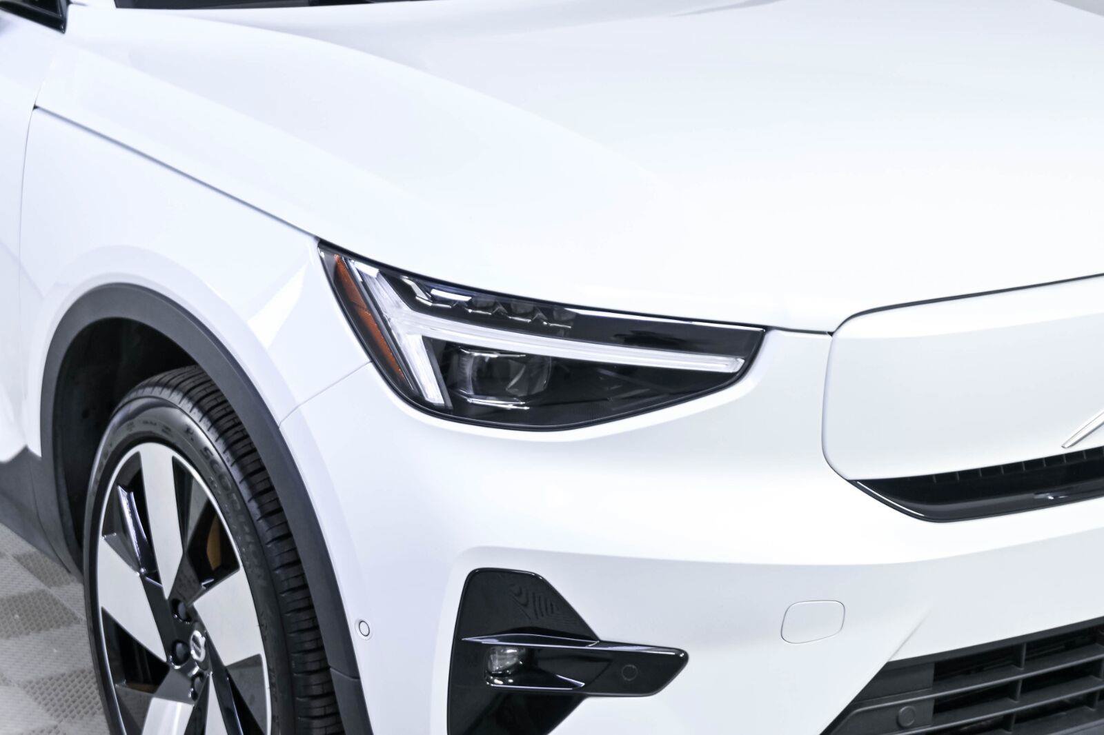 Certified 2024 Volvo C40 Recharge Ultimate AWD/4WD image 37