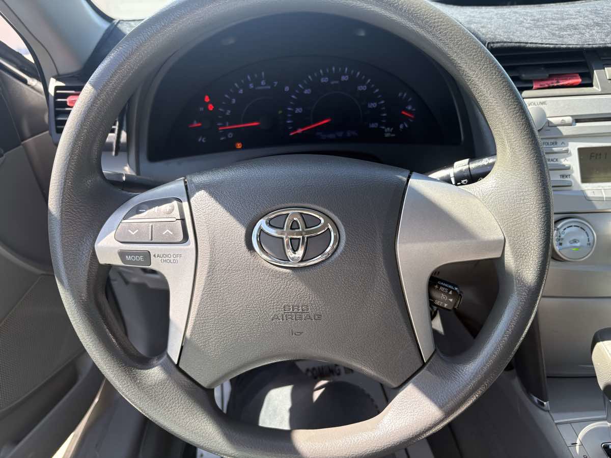 Used 2010 Toyota Camry LE FWD image 22