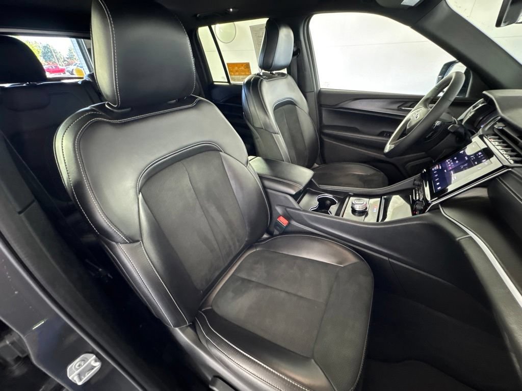 Certified 2025 Jeep Grand Cherokee Altitude AWD/4WD image 43