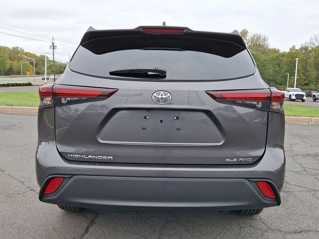 Used 2024 Toyota Highlander XLE image 25