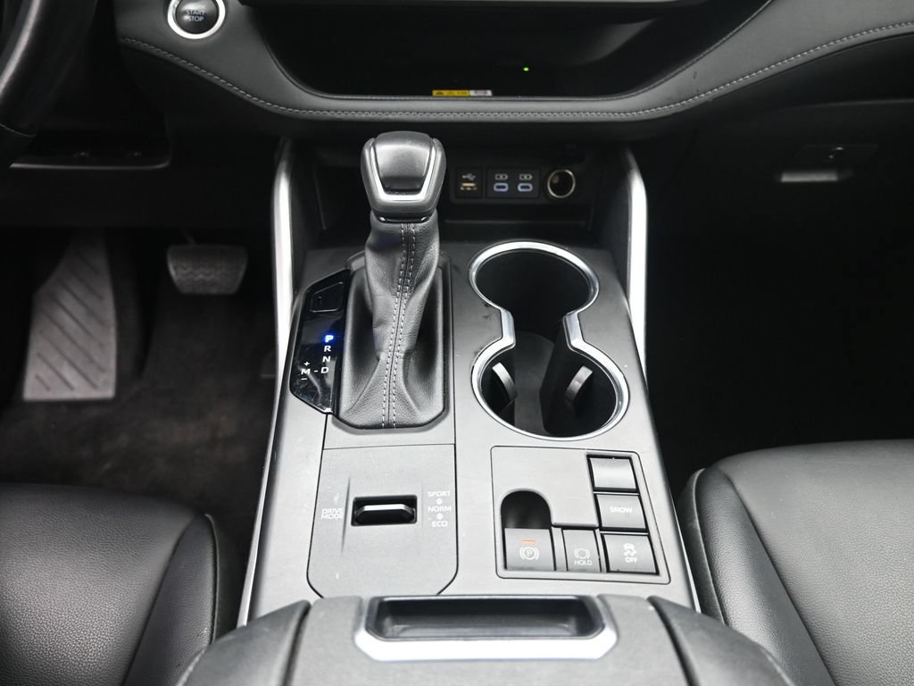 Used 2024 Toyota Highlander XLE FWD image 13