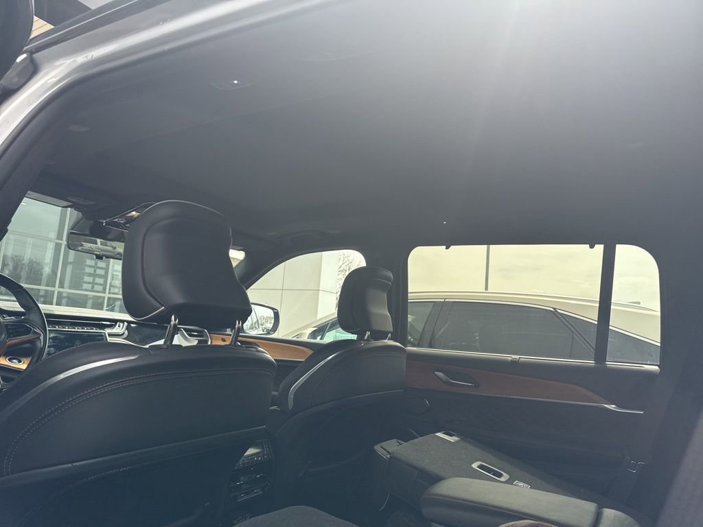 Used 2022 Jeep Grand Cherokee L Summit AWD/4WD image 10