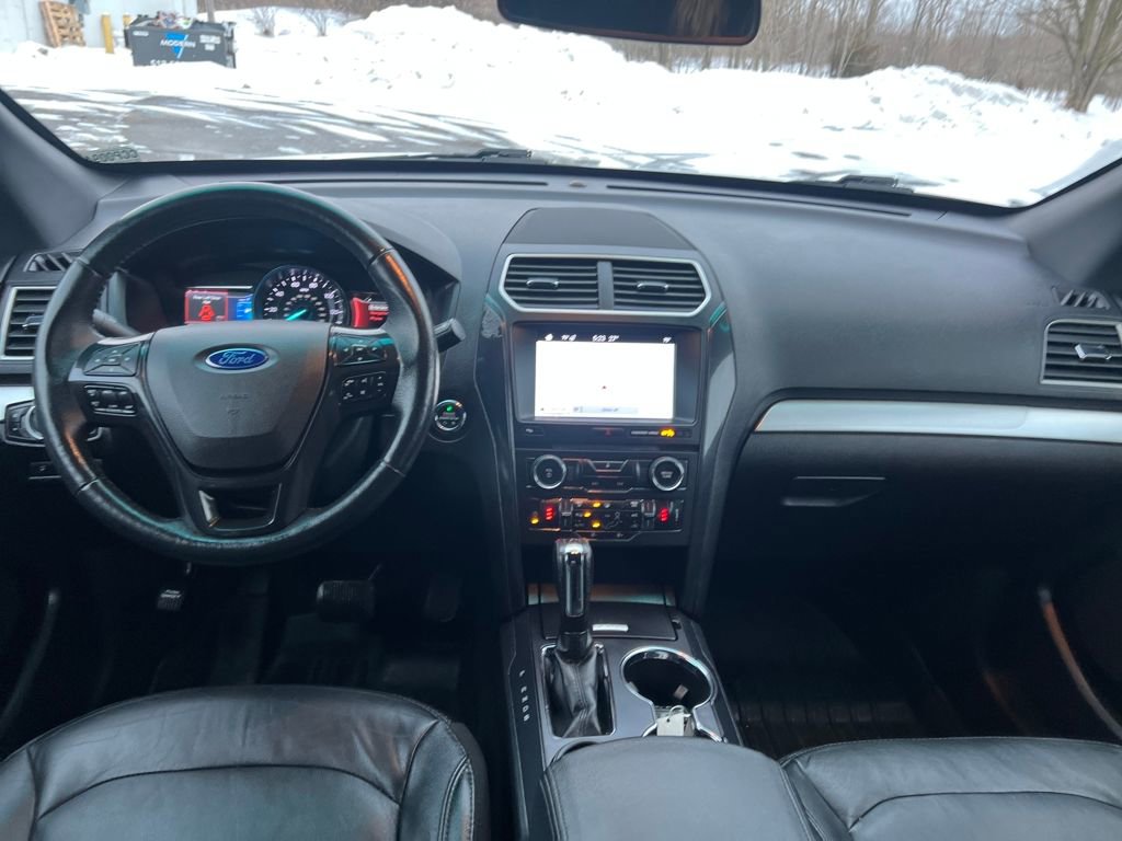 Used 2017 Ford Explorer XLT w/ Equipment Group 202A image 25