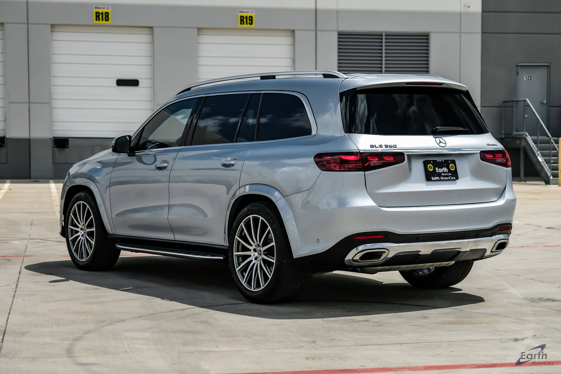 Used 2025 Mercedes-Benz GLS 580 4MATIC image 10