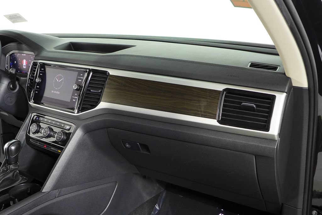 Used 2023 Volkswagen Atlas SE w/ Black Wheel Package FWD image 14