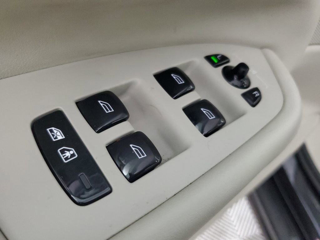 Certified 2024 Volvo XC90 B6 Ultimate w/ Protection Package Premier image 23